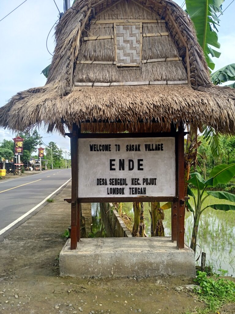 Desa Adat Sasak Ende: 6 Pengalaman Berharga Mengenal Budaya Sasak Lebih Dekat 13 Desa Adat Sasak Ende lokasi, sejarah Desa Adat Sasak Ende, budaya Desa Adat Sasak Ende, tradisi Desa Adat Sasak Ende, rumah adat Desa Adat Sasak Ende, kehidupan masyarakat Desa Adat Sasak Ende, keunikan Desa Adat Sasak Ende
