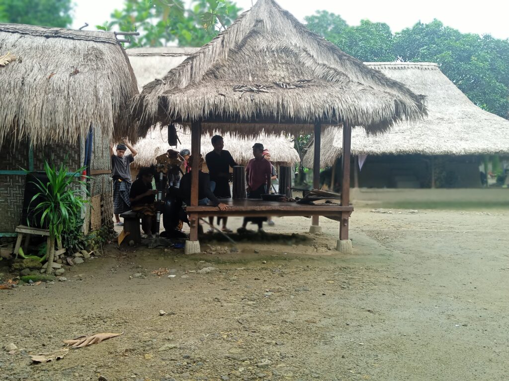 Desa Adat Sasak Ende: 6 Pengalaman Berharga Mengenal Budaya Sasak Lebih Dekat 17 Desa Adat Sasak Ende lokasi, sejarah Desa Adat Sasak Ende, budaya Desa Adat Sasak Ende, tradisi Desa Adat Sasak Ende, rumah adat Desa Adat Sasak Ende, kehidupan masyarakat Desa Adat Sasak Ende, keunikan Desa Adat Sasak Ende