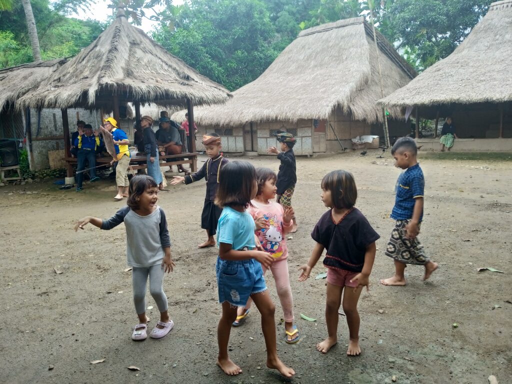 Desa Adat Sasak Ende: 6 Pengalaman Berharga Mengenal Budaya Sasak Lebih Dekat 9 Desa Adat Sasak Ende lokasi, sejarah Desa Adat Sasak Ende, budaya Desa Adat Sasak Ende, tradisi Desa Adat Sasak Ende, rumah adat Desa Adat Sasak Ende, kehidupan masyarakat Desa Adat Sasak Ende, keunikan Desa Adat Sasak Ende