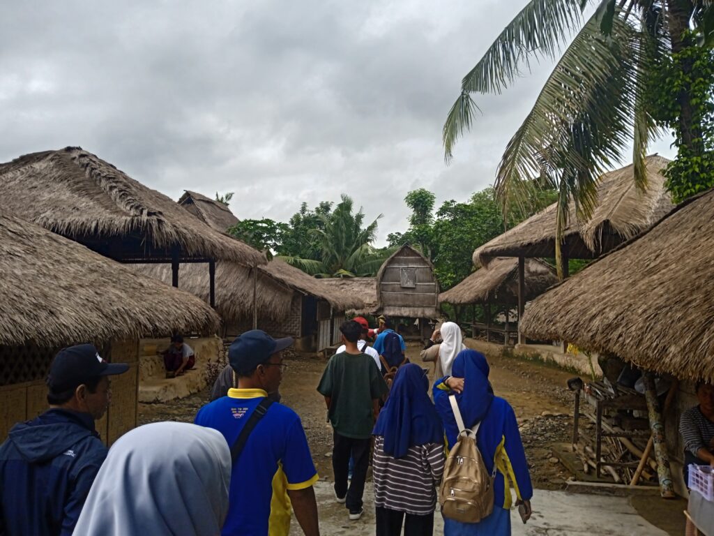 Desa Adat Sasak Ende: 6 Pengalaman Berharga Mengenal Budaya Sasak Lebih Dekat 19 Desa Adat Sasak Ende lokasi, sejarah Desa Adat Sasak Ende, budaya Desa Adat Sasak Ende, tradisi Desa Adat Sasak Ende, rumah adat Desa Adat Sasak Ende, kehidupan masyarakat Desa Adat Sasak Ende, keunikan Desa Adat Sasak Ende