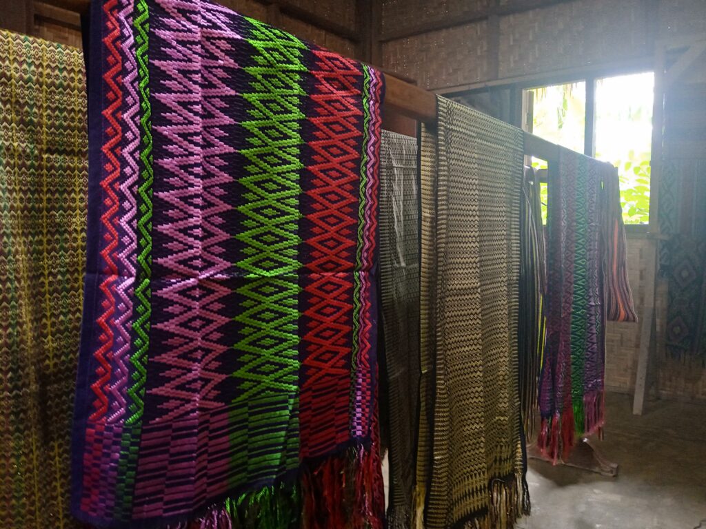 Desa Adat Sasak Ende: 6 Pengalaman Berharga Mengenal Budaya Sasak Lebih Dekat 7 Desa Adat Sasak Ende lokasi, sejarah Desa Adat Sasak Ende, budaya Desa Adat Sasak Ende, tradisi Desa Adat Sasak Ende, rumah adat Desa Adat Sasak Ende, kehidupan masyarakat Desa Adat Sasak Ende, keunikan Desa Adat Sasak Ende